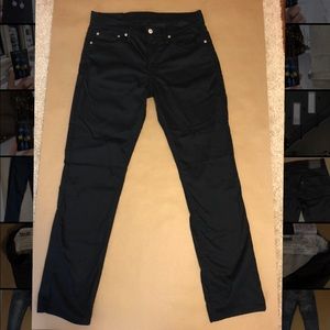 Mens Levi’s black skinny jeans.